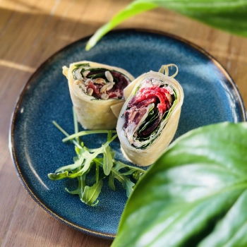 Mini tortille z marynowanym burakiem